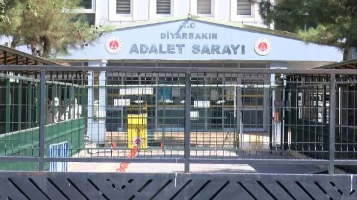 Pes dedirten savunma! Balkonda çıplak halde…