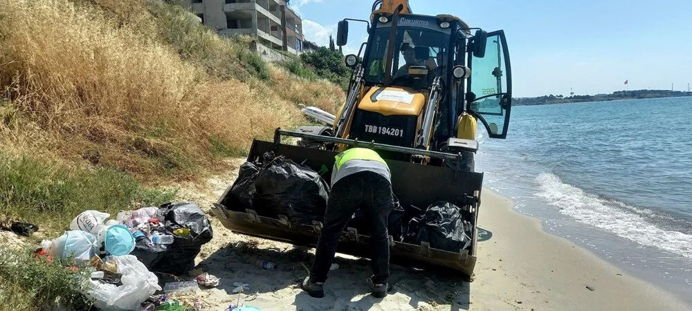 Tatil sonrası temizlik! Turistler gitti çöpleri kaldı