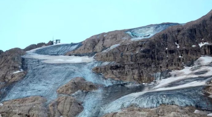 İtalya’da Alpler’de buzul parçası koptu: 6 ölü, 30’a yakın kayıp