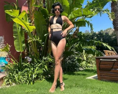 Merve Boluğur kusursuz fiziğiyle dikkat çekti