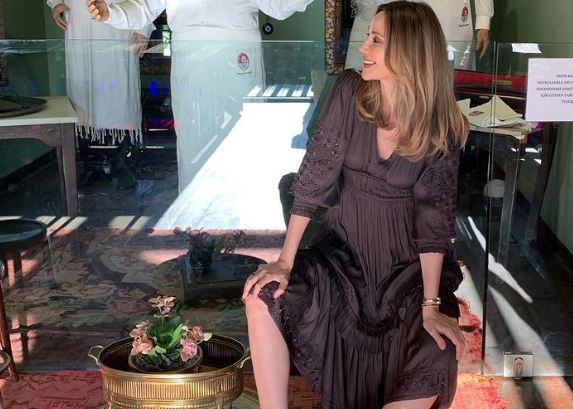 Demet Şener’den İskender pozu