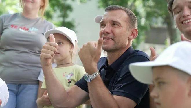 Efsane futbolcu mülteci kampında