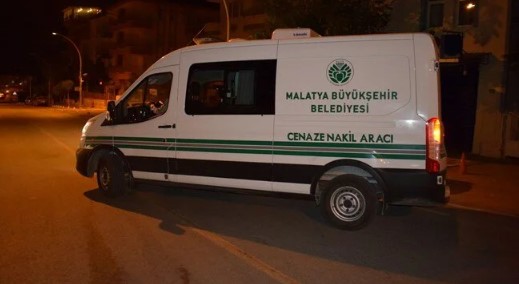 Arkadaşlık kurmak istediği kızın babasını öldürdü