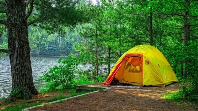 Kamp yapan aileye silahlı saldırı: 4 ölü