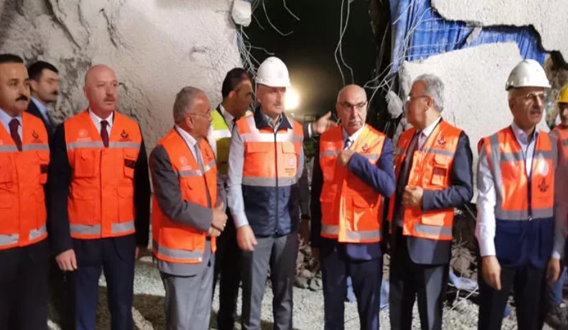 Bakan Karaismailoğlu: Yatırımlarımızın meyvelerini görmenin mutluluğunu yaşıyoruz