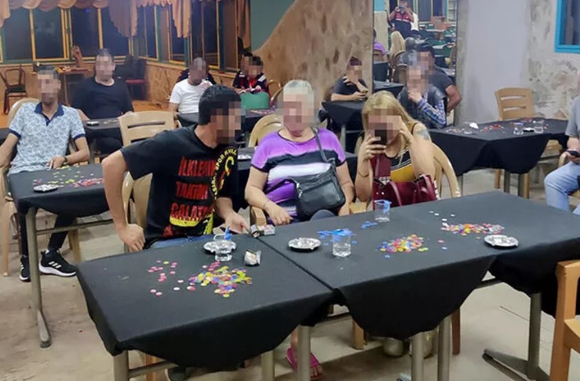 2 kahveye kumar baskını! 82 kişiye ceza yağdı
