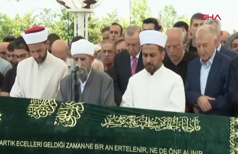 Erdoğan, Nimet Kaya’nın cenaze törenine katıldı Erdoğan, Nimet Kaya’nın cenaze törenine katıldı