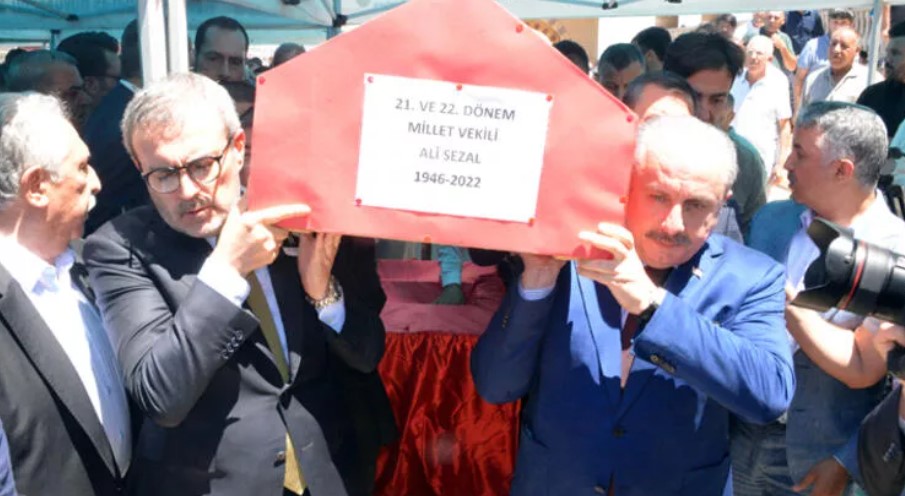 Eski milletvekili Ali Sezal, Kahramanmaraş’ta toprağa verildi