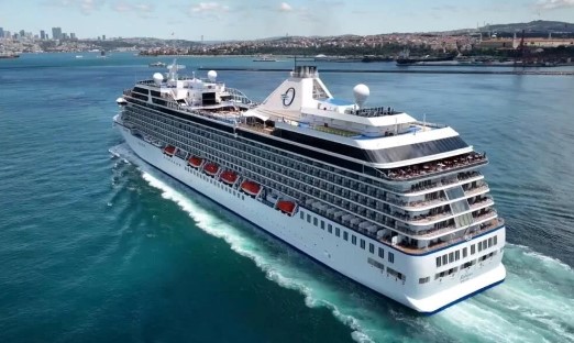 Dev gemi Galataport İstanbul’a yanaştı