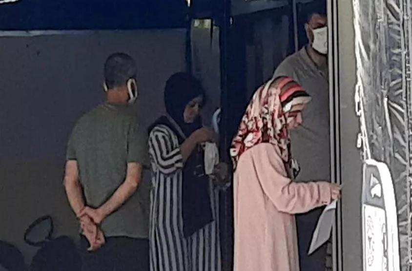 Koronavirüs testi için hastaneye gidenlerin ‘maske’ umursamazlığı