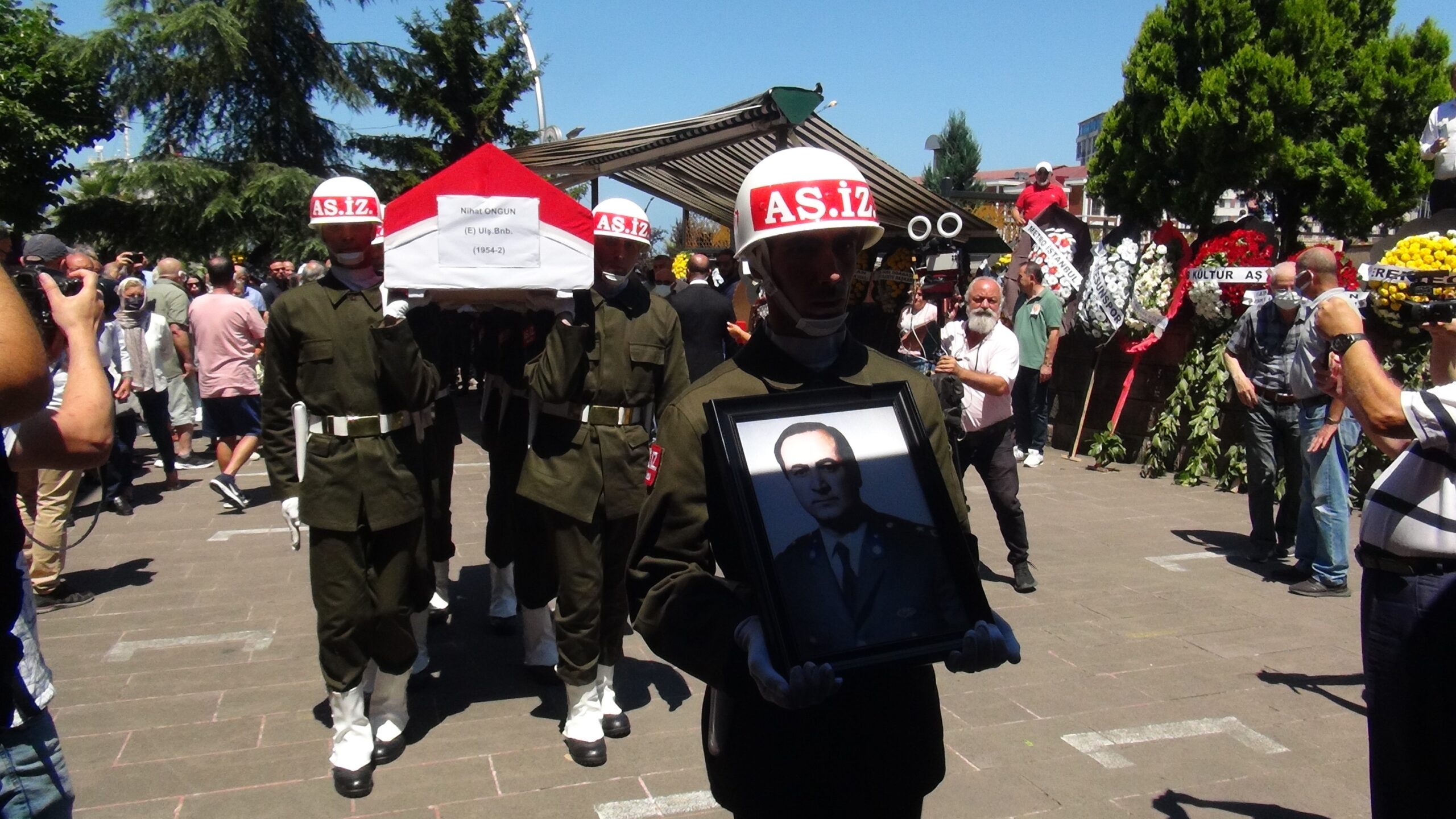 Ekrem İmamoğlu, Murat Ongun’un babasının cenazesine katıldı