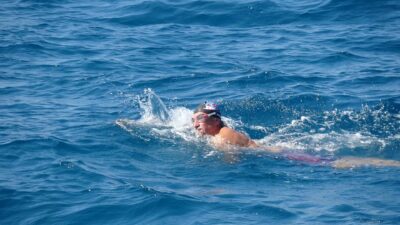 Kürşad Tüzmen KKTC’ye yüzüyor