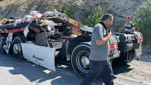 Afyonkarahisar’da iki TIR çarpıştı: 7 kişi yaralandı