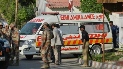 Pakistan’da petrol tankeriyle yolcu otobüsü çarpıştı: 20 ölü
