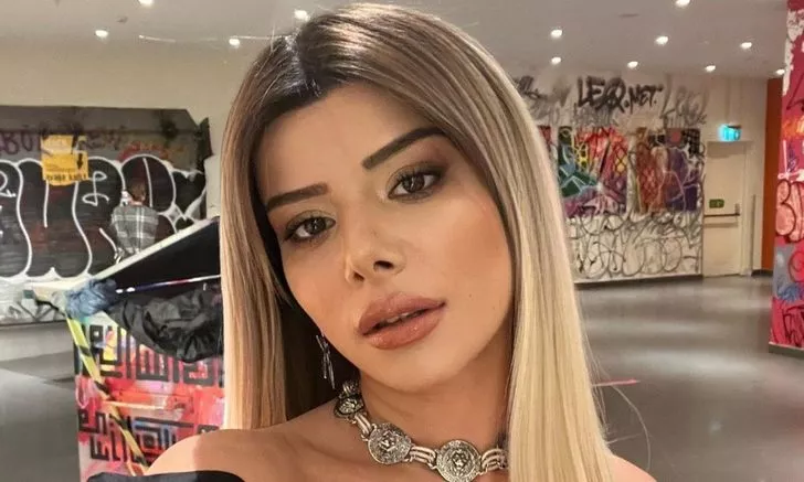Fenomen Merve Yalçın derin göğüs dekolteli pozuyla yıktı geçti!