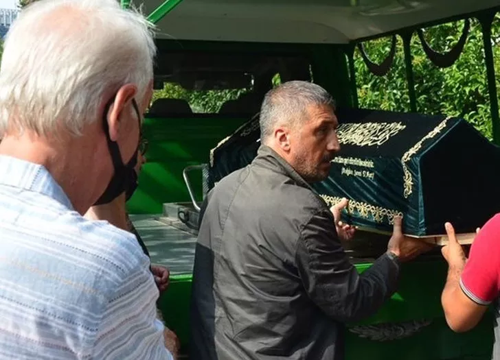 Cem Davran annesine veda etti