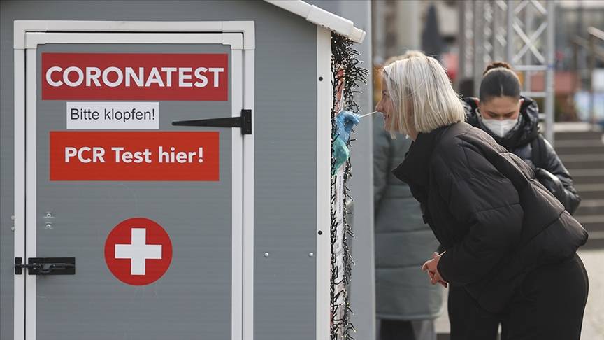 Almanya’da, Covid-19’la mücadele tedbirlerinin sertleştirilmesini onayladı