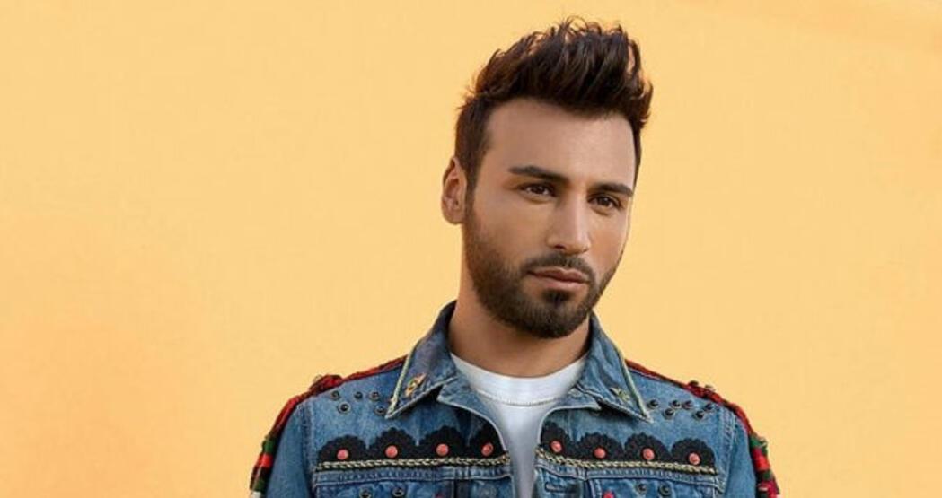 Şarkıcı Emre Kaya sahneden düştü! Apar topar hastaneye kaldırıldı