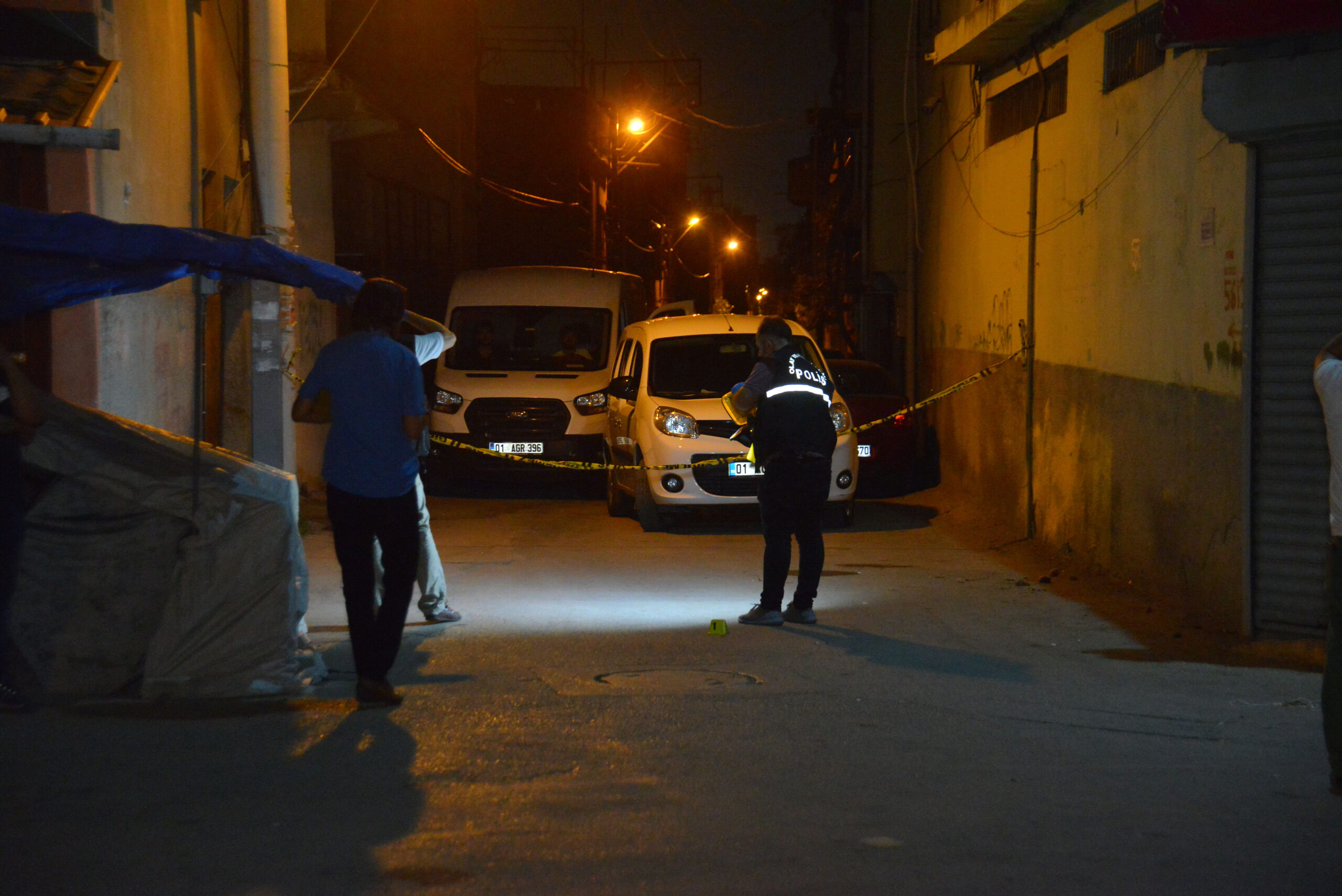 Adana’da polis ekibine silahlı saldırı