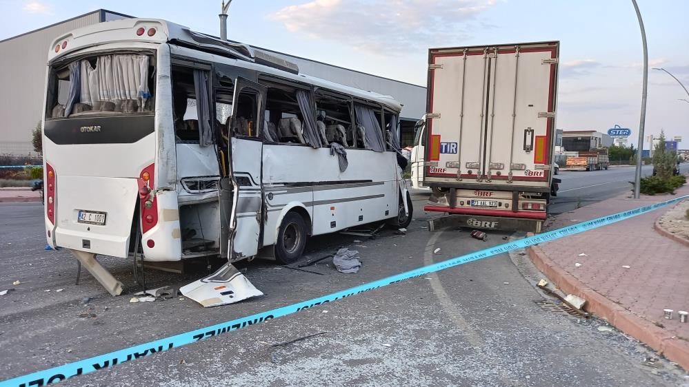 Konya’da TIR ile servis otobüsü çarpıştı: 1 ölü, 25 yaralı