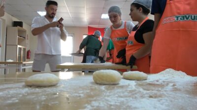 Bursa’da yabancı öğrenciler Türk Mutfağı’nda mantı yapmayı öğrendi