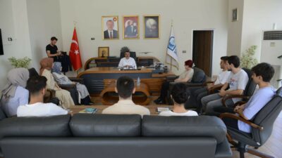 Bursa’da üniversite kazanan gençlerden Başkan’a teşekkür ziyareti