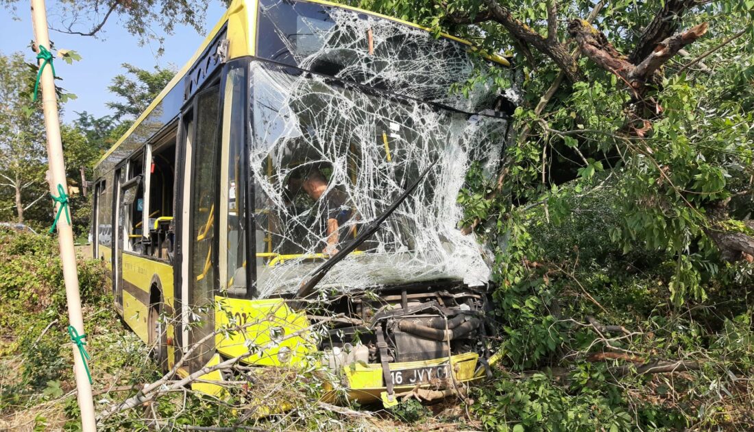 Bursa’da feci kaza! Belediye otobüsü şarampole uçtu