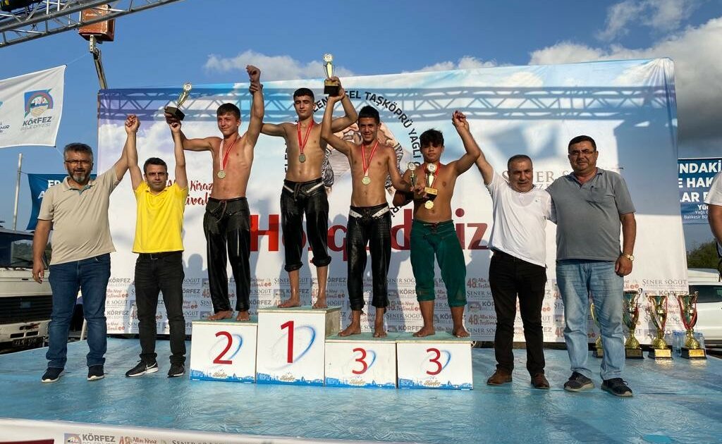 Bursa Büyükşehir Belediyesporlu güreşçilerden 2 organizasyonda 9 madalya