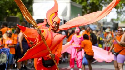 Dünyanın en büyük ikinci festivali Notting Hill Karnavalı geri döndü!