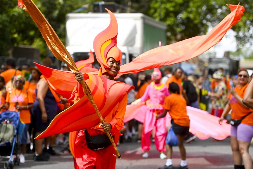 Dünyanın en büyük ikinci festivali Notting Hill Karnavalı geri döndü!