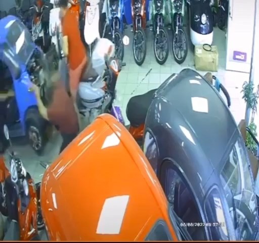 Bursa’da motosikleti viteste unutunca olan oldu
