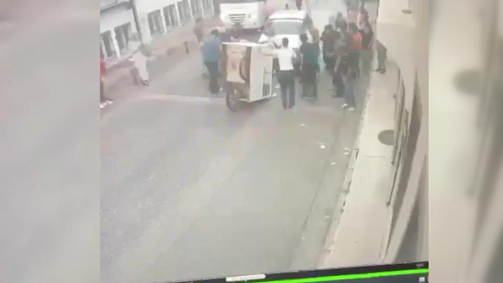 Bursa’da akıl almaz kaza… Ekmek teknesinin altında kaldı!