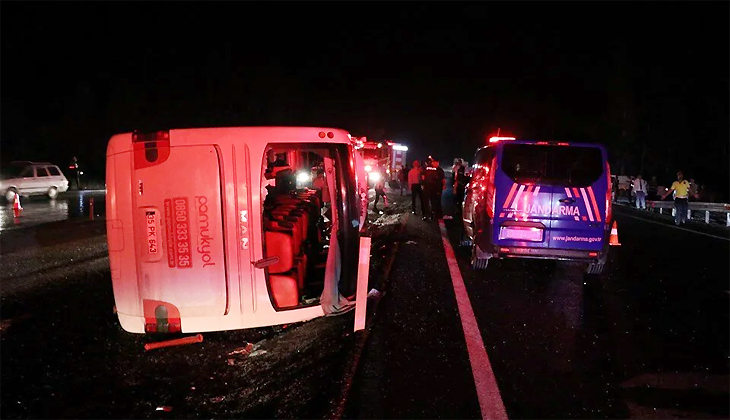 Denizli’de yolcu otobüsü devrildi: 28 yaralı