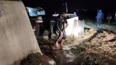Bursa’da mevsimlik işçilerin çadırlarını su bastı