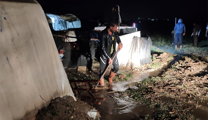 Bursa’da mevsimlik işçilerin çadırlarını su bastı