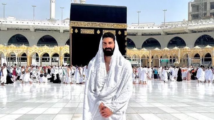 Kadro dışı olan İsmail Çipe Kabe’yi ziyaret etti
