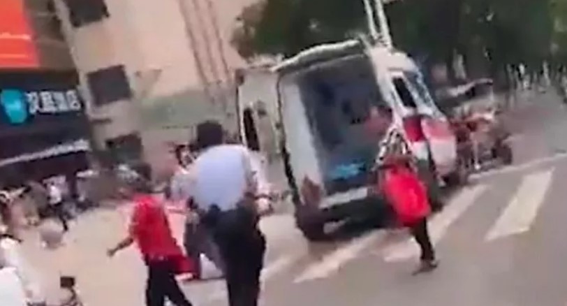 Çin’de kırmızı alarm! Anaokuluna saldırı