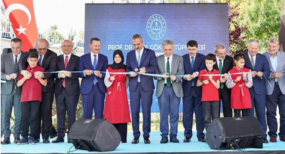 Bakan Özer: 2021’in sonunda kütüphanesiz okul bırakmadık