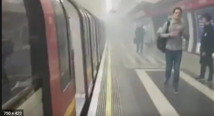 Londra’da metro istasyonunda yangın Londra’da metro istasyonunda yangın