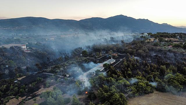 NATO’dan Yunanistan’a yangınlarla mücadele için uçak ve helikopter
