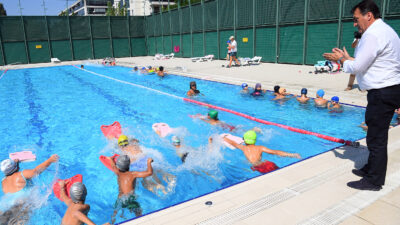 Osmangazi’de 12 bin çocuk yüzme öğrendi