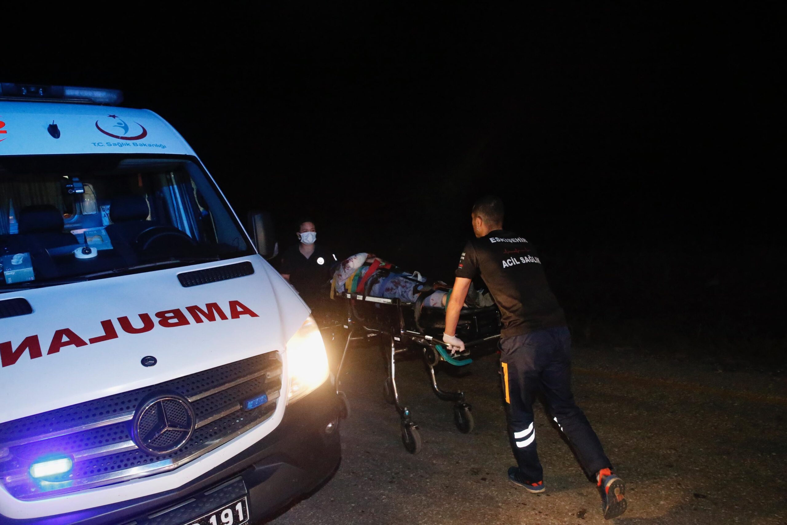 Eskişehir’de 2 hafif ticari araç çapıştı: 1 ölü, 4 yaralı