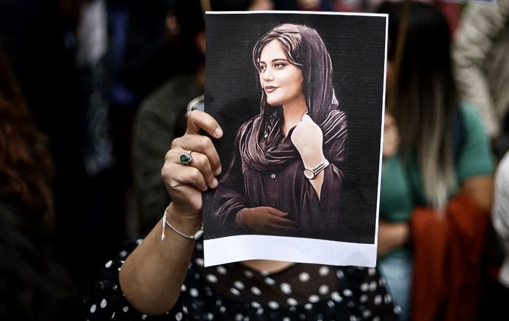 İranlı Mahsa Amini’nin ölümüne ünlü isimlerden gelen tepkiler