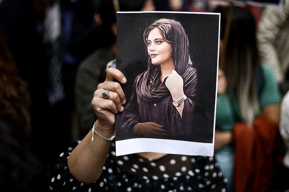 İranlı Mahsa Amini’nin ölümüne ünlü isimlerden gelen tepkiler