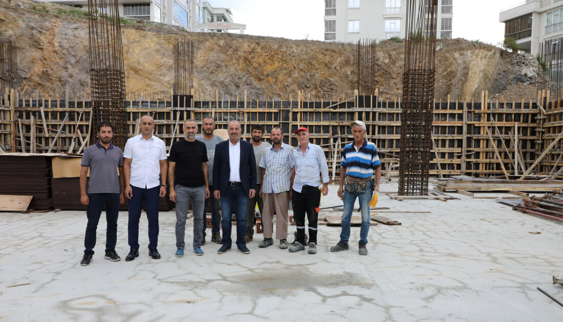 Mudanya’da kapalı pazar yeri inşaatı hız kesmeden devam ediyor