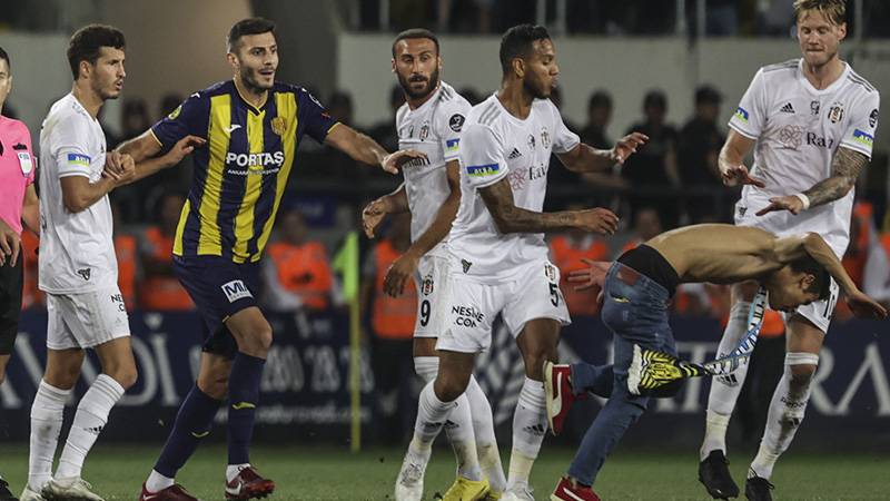 Beşiktaş’tan Josef için 3 farklı maçtan örnek
