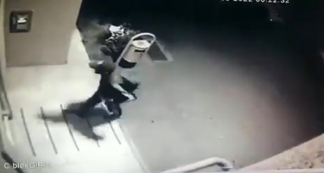 Bursa’da sitede önce kapıyı zorladı, sonra bisiklet çalarak kaçtı