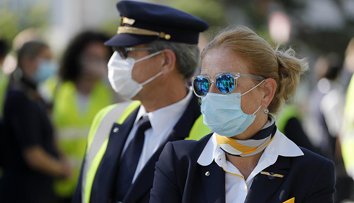 Almanya’da uçakta maske zorunluluğu kalktı