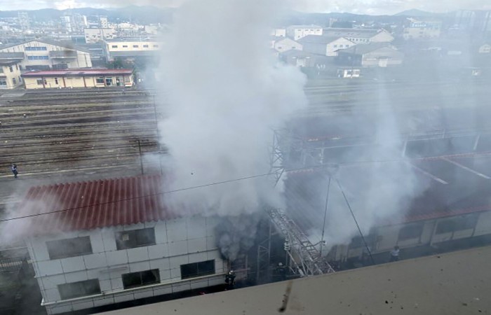 Japonya’da tren istasyonunda yangın