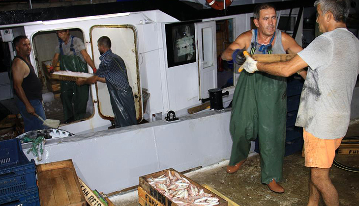 Balıkçılar 24 saat sonra Akdeniz’den ilk avlarla döndü